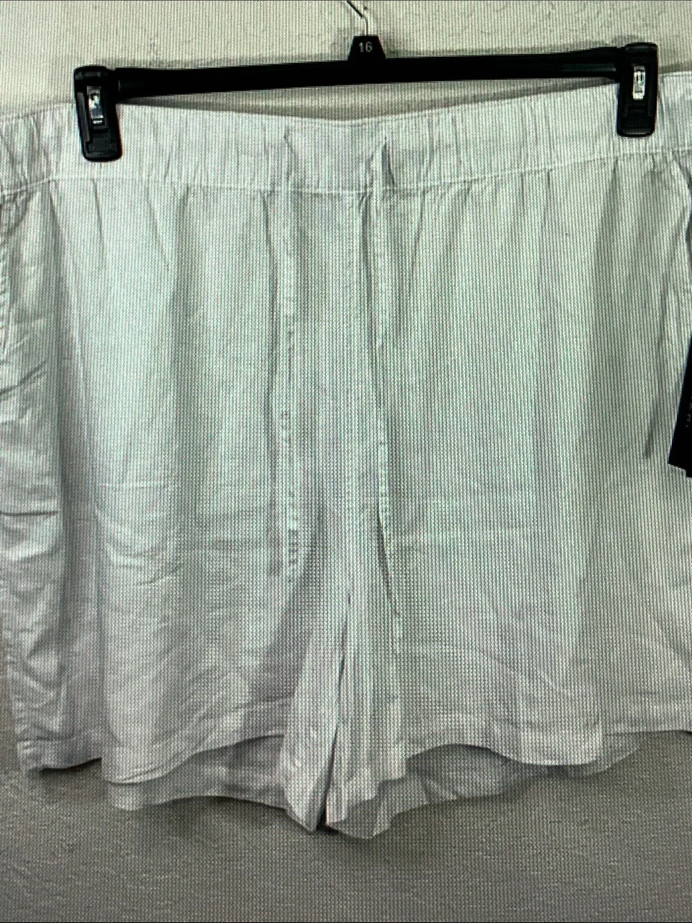 Tahari Light Gray Elastic-Waist Pull-On Bermuda Shorts